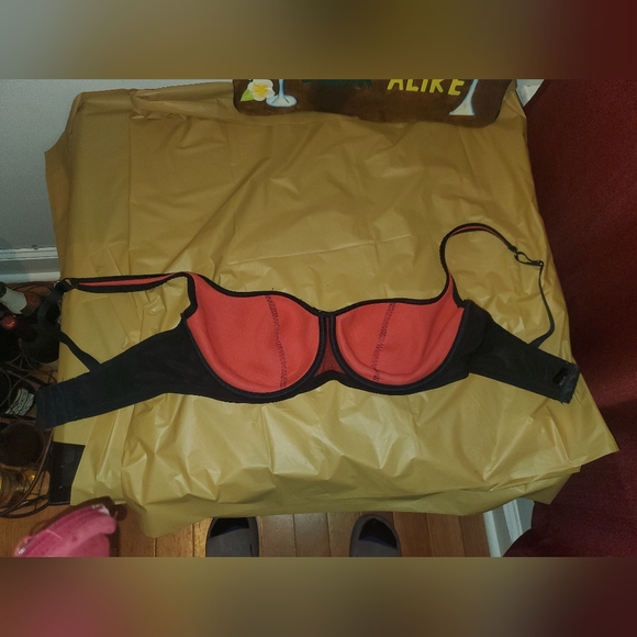 Comfortable sexy red bra 36DD - Picture 3 of 5